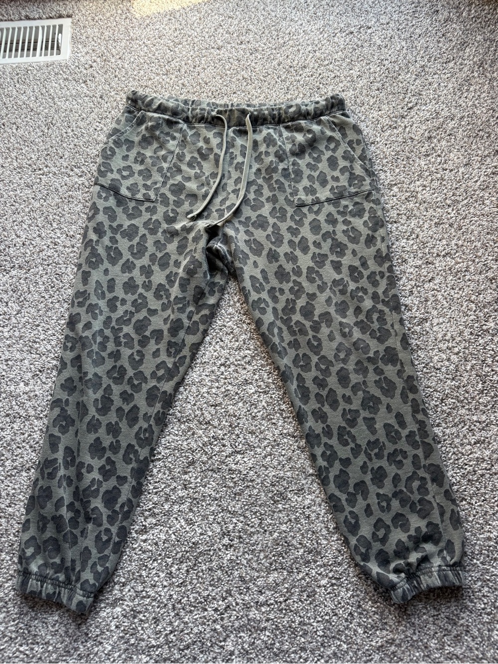 Lucky Brand green leopard print sweatpants size L